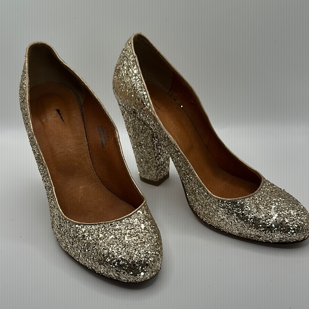 1937 Footwear Sz 9 Sparkling Gold Glitter Block Heels with Rounded Toe Italy - Picture 2 of 11
